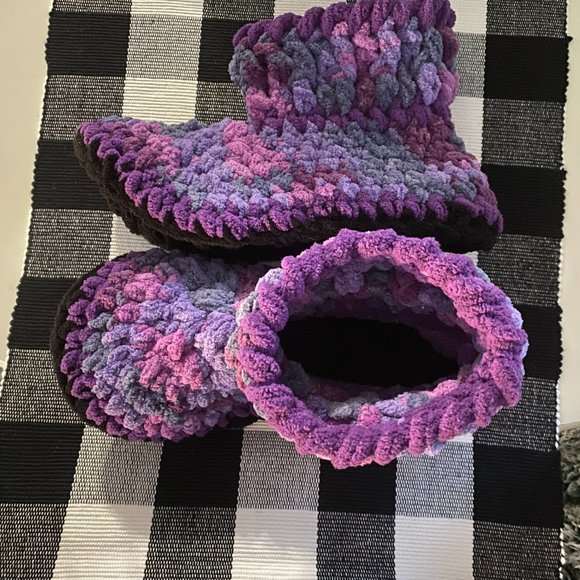New Super Cozy soft slippers - All in Purple size 5/6 - nonslip bottoms - Picture 4 of 9